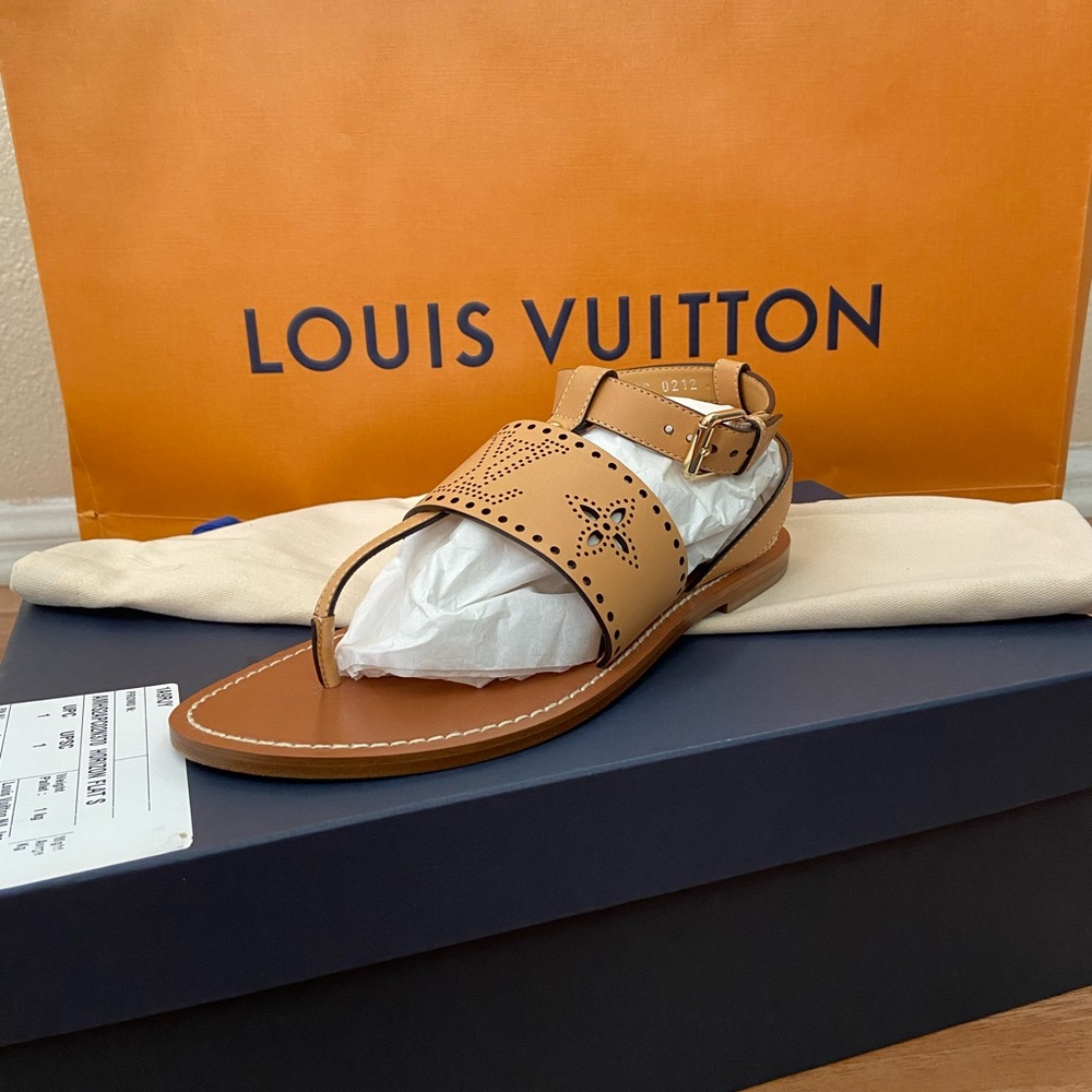 Louis Vuitton horizon flat sandals  size 37